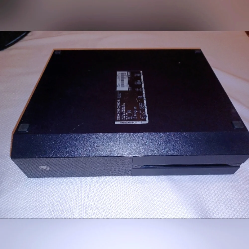 Microsoft Xbox One 500GB Bundle w/ Games + Controller